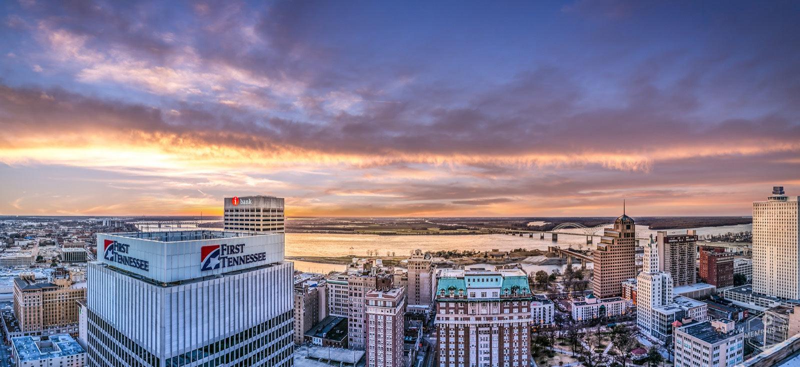 Sunset panorama of Downtown Memphis and the Mississippi River