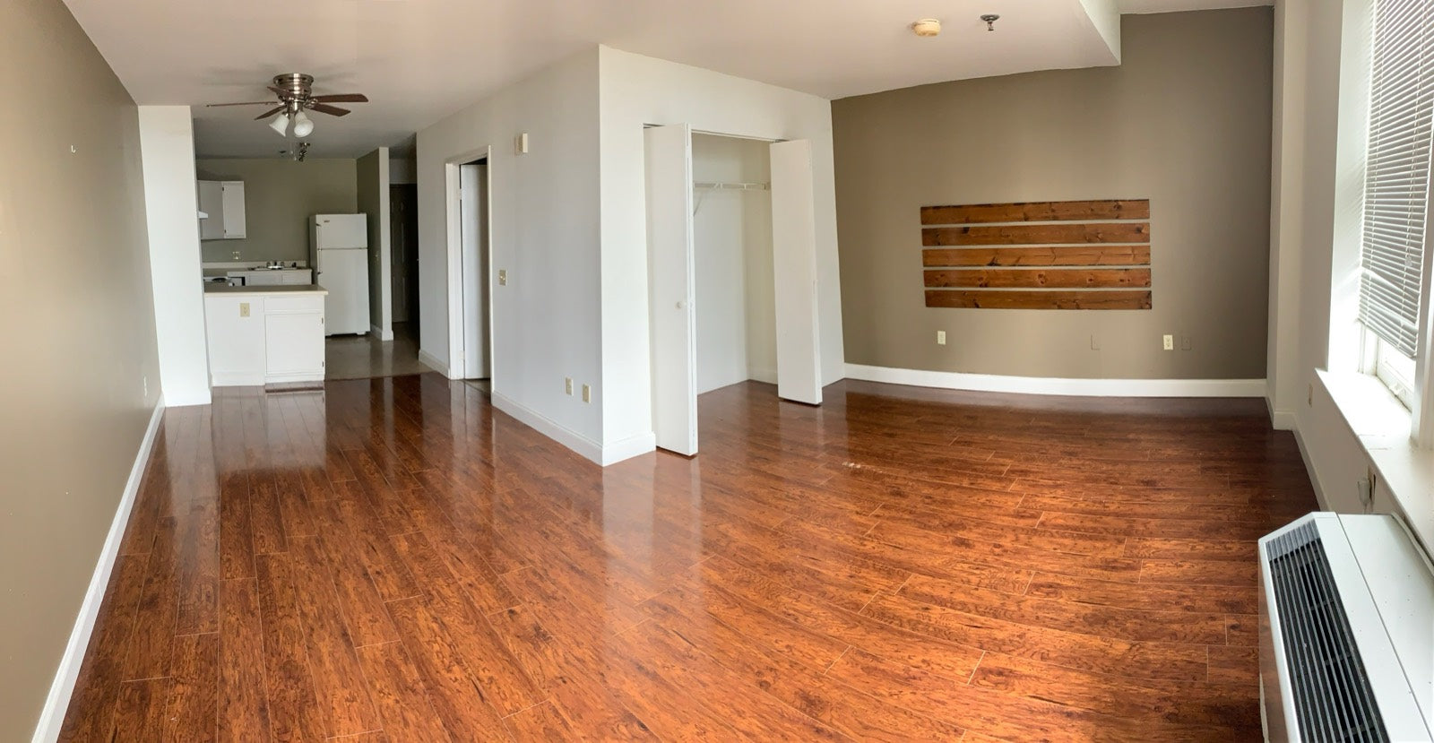 Unfurnished open-plan apartment with hardwood floors and full kitchen, Exchange Building Memphis