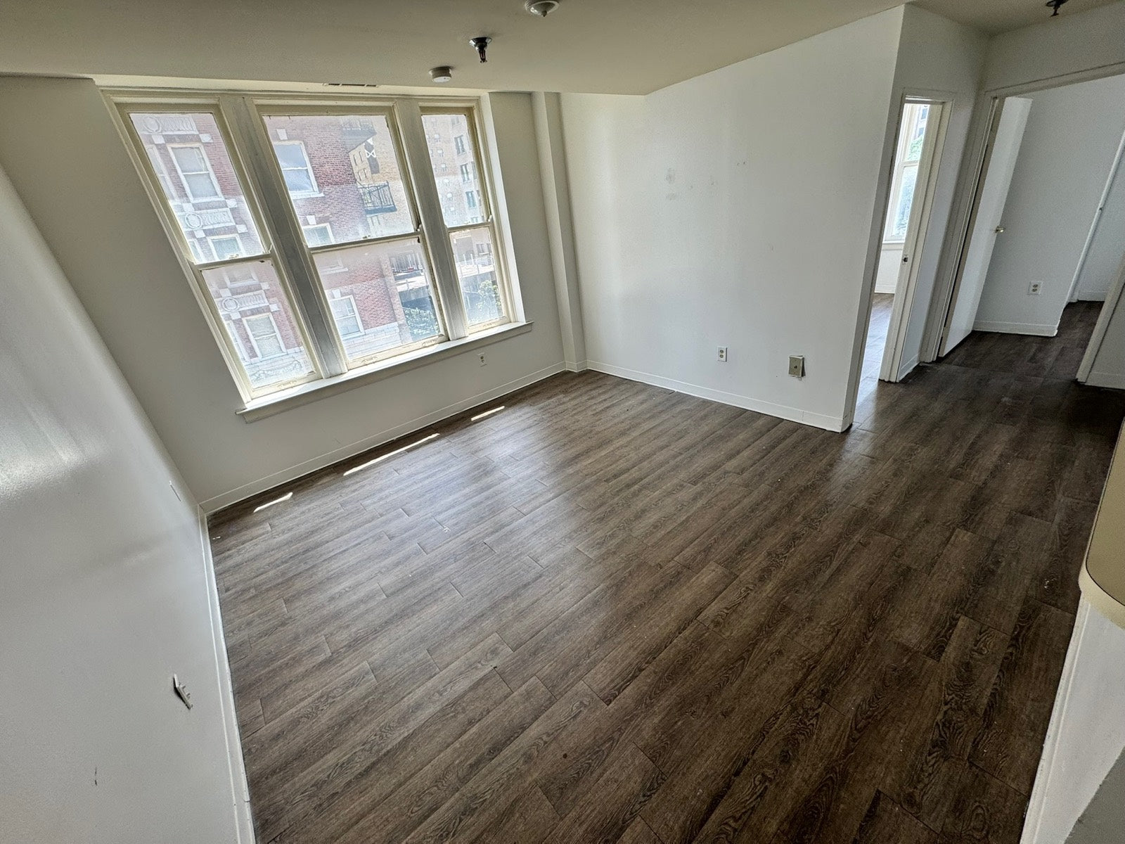 Unfurnished apartment with large windows and downtown views, Exchange Building Memphis